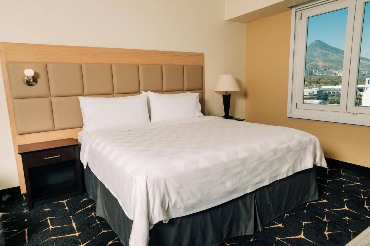 Holiday Inn San Salvador By Ihg Екстериор снимка