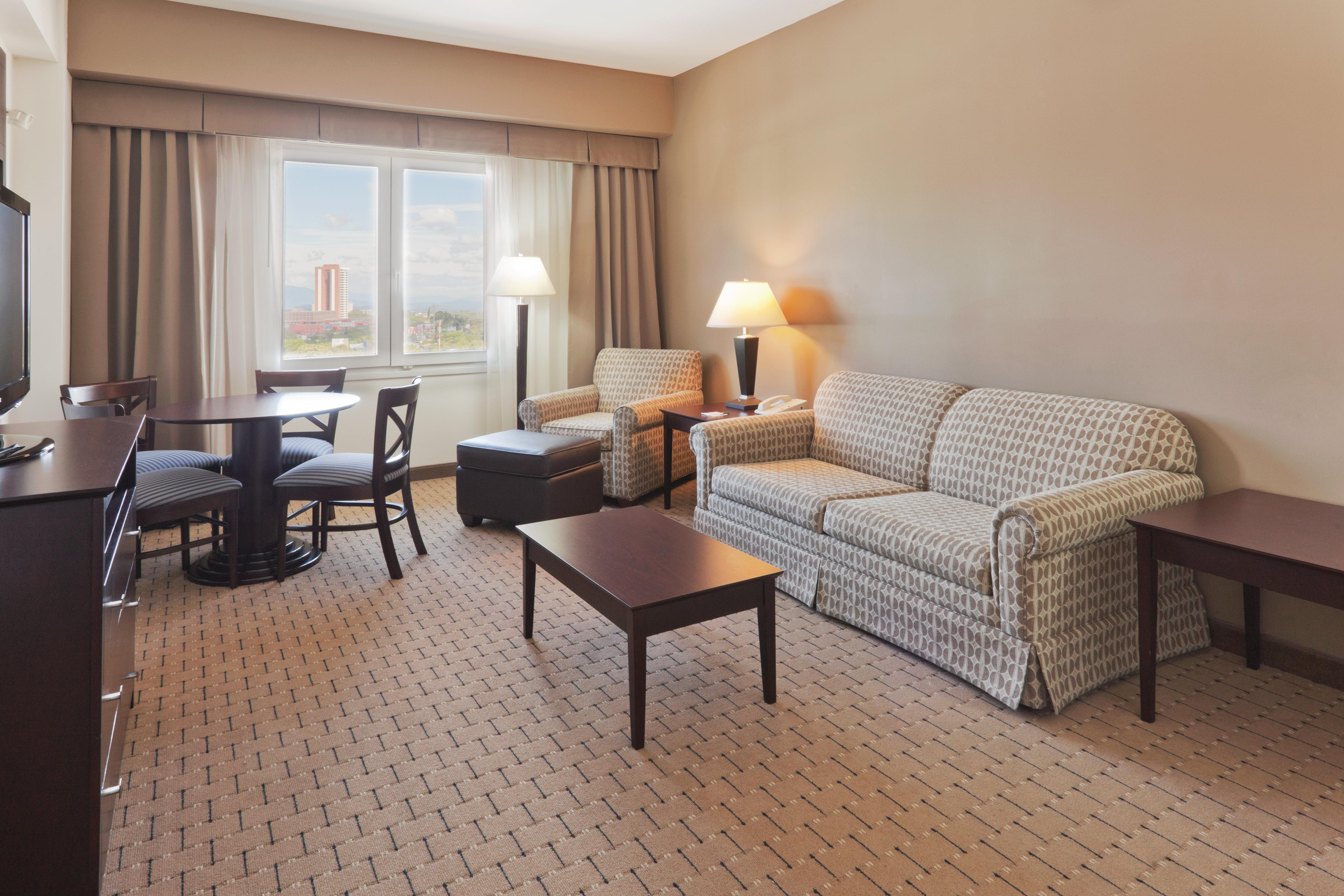 Holiday Inn San Salvador By Ihg Екстериор снимка